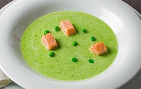 Rezept für Erbsensuppe mit Lachs