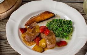 Iglo Rezept für Schweinefilet mit Kochsalat und Süßkartoffel
