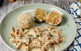Iglo Selbstgemachte Schwammerlsauce mit Semmelknödel