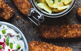 Iglo Rezepte Bretzelstaebchen mit Kartoffelsalat und Radieschenquark