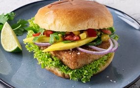 Fischburger auf Teller