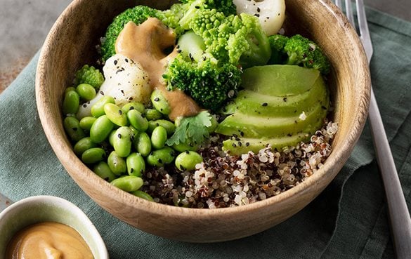 Quinoa Bowl mit Avocado und Broccoli | iglo