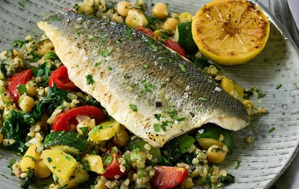 Gebratenes Wolfsbarschfilet mit Ideenküche Zucchini Bulgur | iglo