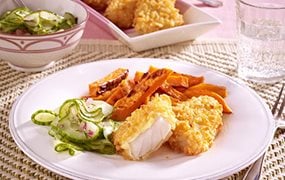 filegro crunchnfisch mit gebackenen suesskartoffel sticks und gurken dillsalat