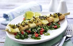  gourmetspiesse mit oliven parmesankruste und blatt spinat